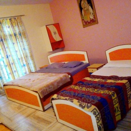Hotel Surya Laxman Jhula Rishīkesh Buitenkant foto