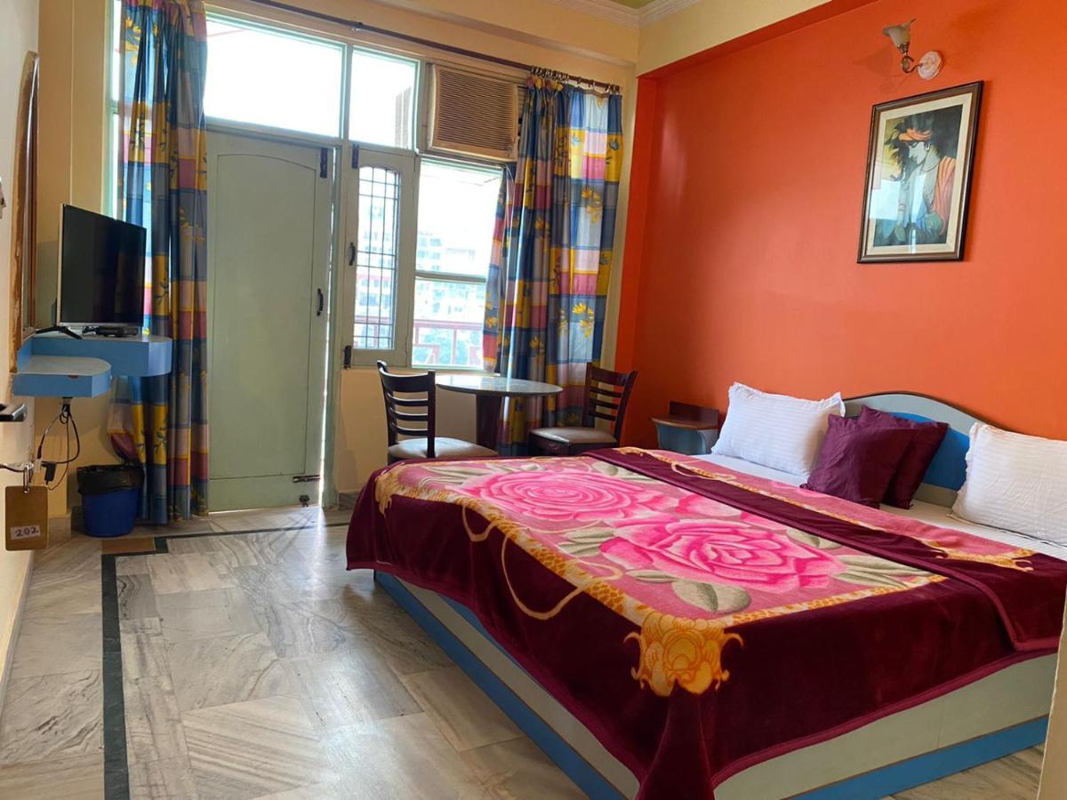 Hotel Surya Laxman Jhula Rishīkesh Buitenkant foto